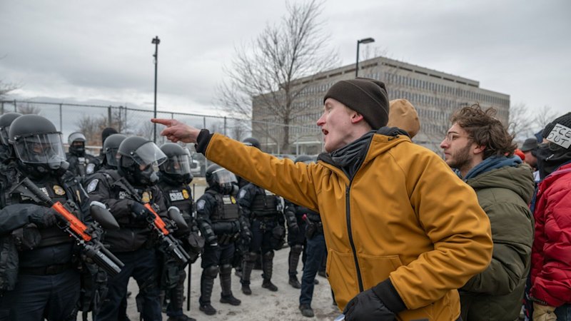 ICE officers in Minnesota directed not to interact with ‘agitators’ in new orders