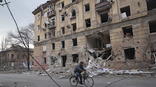 Russia’s invasion of Ukraine will hurt the global economy and drive up inflation with Australia taking a hit. 