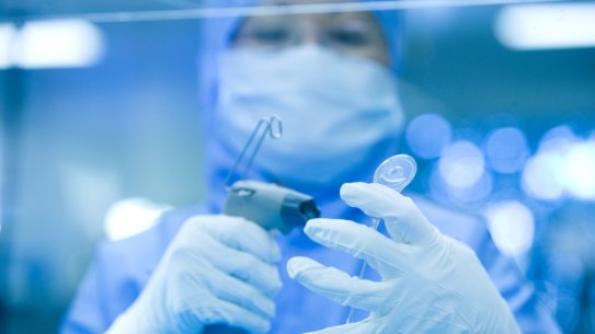 The average salary of surgeons is edging ever closer to the $400,000 mark, according to ATO data.