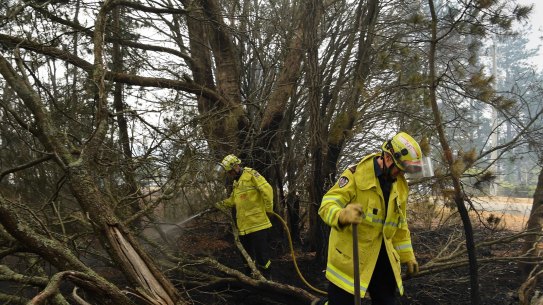 Fire crews across southern Australia may get a chance to get on top of large fires as conditions become cooler and damper in the next fortnight or so.