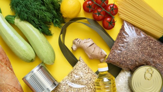 Australians waste 7.6 million tonnes of food every year, which equals about 312 kg per person. With this food waste comes money waste.