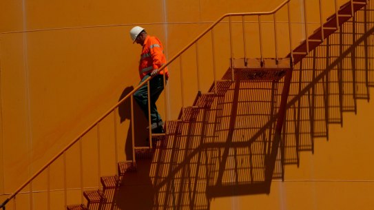 Unprofitable small listed Australian miners could be behind the returns of the small companies’ index lagging the big companies’ index.