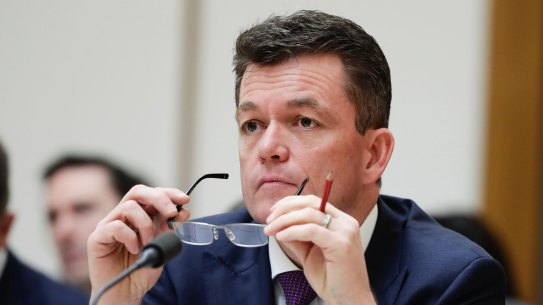 Australian Federal Police Commissioner Andrew Colvin has announced he is quitting the force.