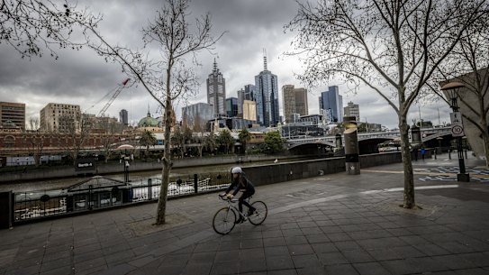 Generic pictures taken in Southgate in Melbourne today which is the first of a five day snap lockdown.
Picture by Wayne Taylor 16th July 2021. AFR .