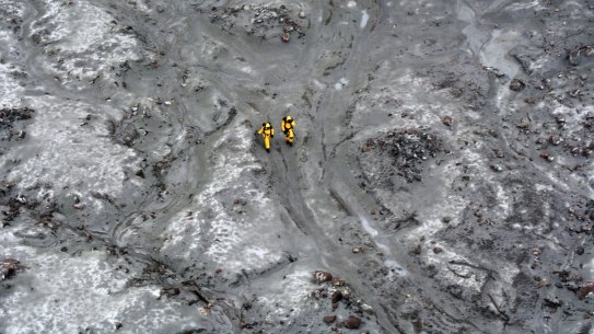 WHAKATANE, NEW ZEALAND - DECEMBER 13: In this handout image provided by the New Zealand Defence Force, recovery operation at Whakaari/White Island on December 13, 2019 in Whakatane, New Zealand. Six bodies have been successfully recovered from White Island and are now on board HMNZS Wellington. Eight people have been confirmed dead following a volcanic eruption at White Island on Monday. (Photo by New Zealand Defence Force via Getty Images)