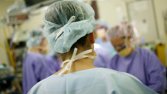 Australia's peak college of obstetricians and gynaecologists removed its trainees from Tamworth Hospital over concerns for their welfare. 