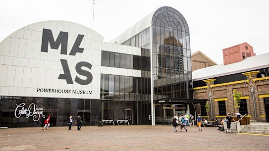 Powerhouse Museum trust knew of fashion ball losses