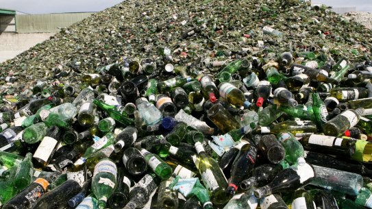 Queensland is still exporting hundreds of thousands of tonnes of waste plastic, glass and paper despite a ban on waste exports about to begin at the end of 2020.