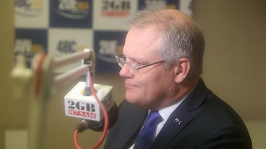 Morrison's China row with Andrews widens as PM passes on policing tips