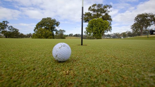 Downswing at Brisbane's golf courses as residents opt for putt putt