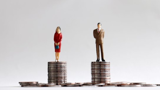 The gender pay gap is not shifting. 