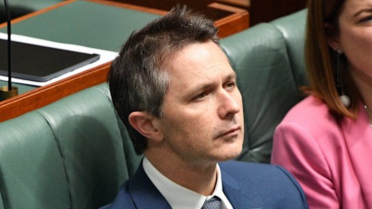 Labor's housing spokesman Jason Clare says there should be no limit on the number of people able to access the government's First Home Loan Deposit Scheme if building a new house.