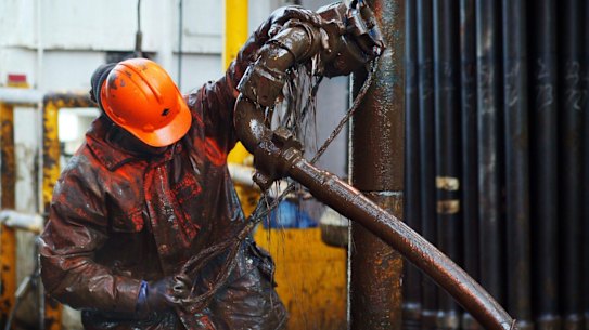 Goldman Sachs says oil prices will continue to fall in coming weeks.