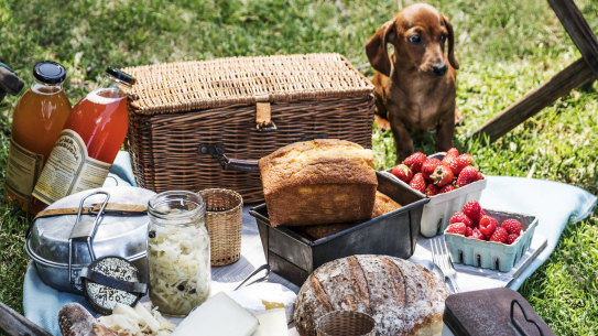 The posh picnic... it's the new glamping. 