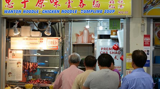 KN10TP Customers Queuing At A Food Stall In The Tiong Bahru Market And Food Centre, (Hawker Centre), Tiong Bahru, Singapore. SunFeb17Singapore - Tiong Bahru food tour - Sheriden Rhodes
Credit: Alamy