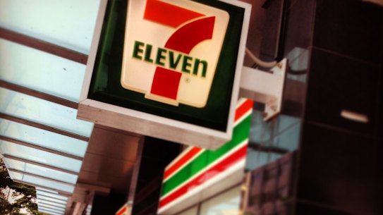 Negotiations between Metcash and 7-Eleven have broken down, leaving the distribution business with an $800m sales hole, mostly from tobacco sales. 
