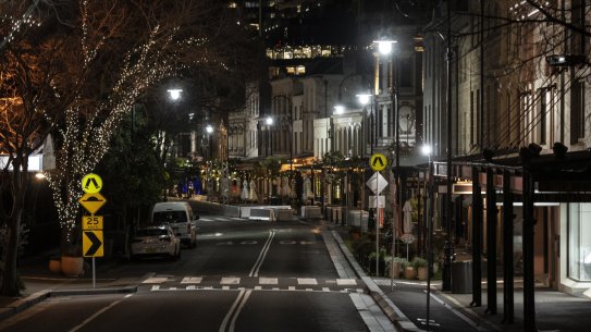 Experts are divided over whether a curfew could help drive down the Covid case numbers in Sydney. 