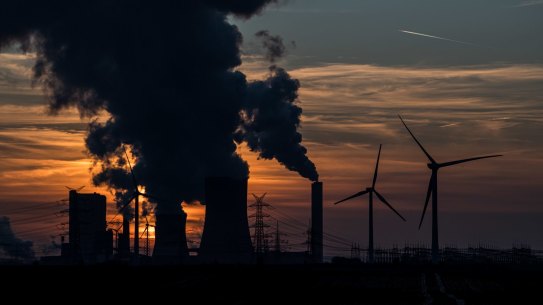 Business groups are calling on the federal government to take a net zero deadline to climate talks in Glasgow in November. 