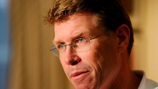 Former Wallabies captain Nick Farr-Jones wants Rugby Australia to "rule the game" and the Super Rugby sides to fall into line behind them. 