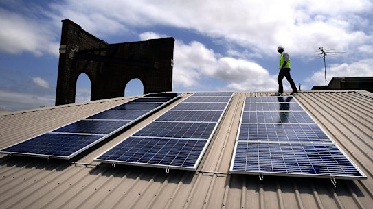 High rise developers will be forced to install rooftop solar panels under proposed new standards at Melbourne City Council.