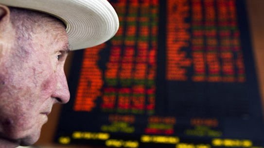 ASX set to close over 4000 points today. Tuesday 21st December 2004
AFR NEWS Photo Louie Douvis / afrphotos.com
Generic markets, money, Australian Stock Exchange,elderly, retirement, superannuation, savings, reading newspaper  SPECIALX 31700 AFR FIRST USE ONLY