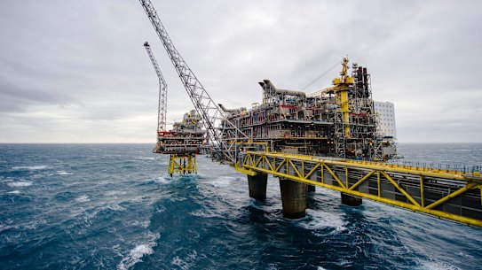 The survey found 59 per cent of respondents wanted to see renewables lead an economic recovery, compared to 12 per cent who supported a gas-fired recovery.