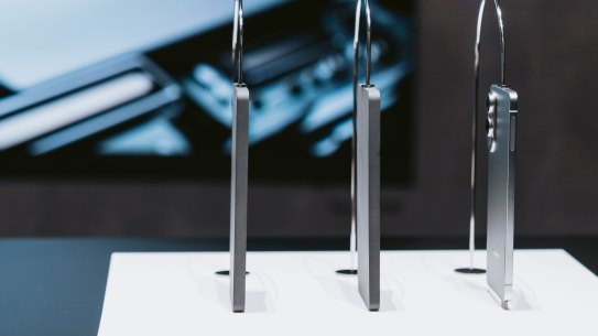 The Samsung Galaxy S25 Edge (right) next to metal slabs represented the thickness of the S23 and S24.