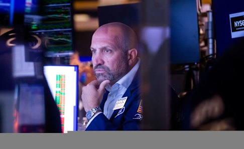 Best Buy’s result helped calm some Christmas holiday jitters on Wall Street.