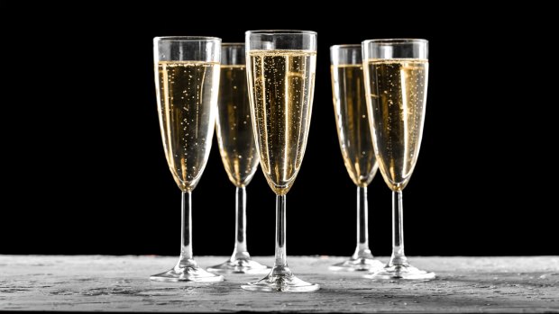 Defence official sought champagne from contractor: auditor-general