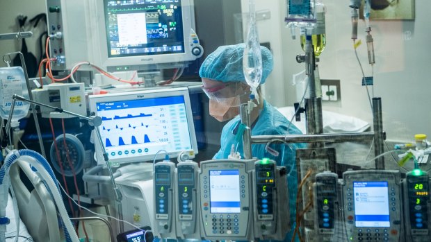 NSW government backs down on plans to let more less-qualified nurses in ICUs