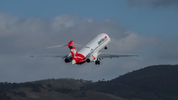 Qantas FIFO subsidiary pilots to resume strike over pay row