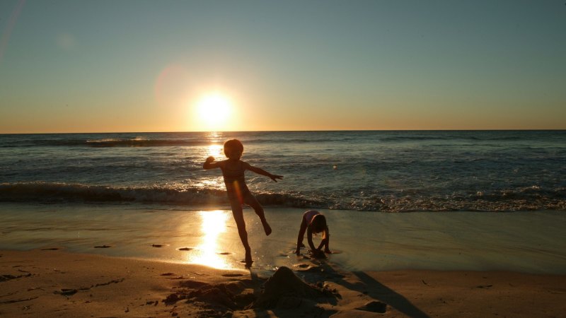 WA, get set for a sweltering Christmas morning with 110-year-old record set to tumble