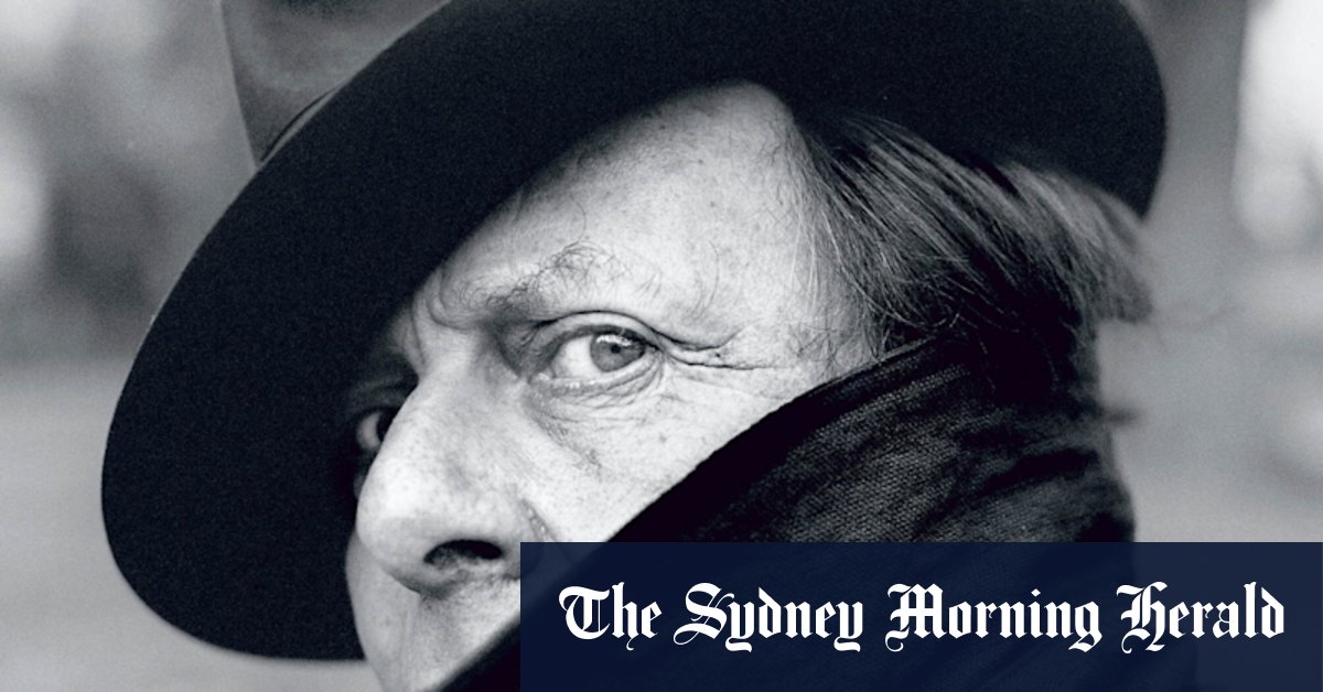Barry Humphries dead: The life of a legendary entertainer - Vimarsana News