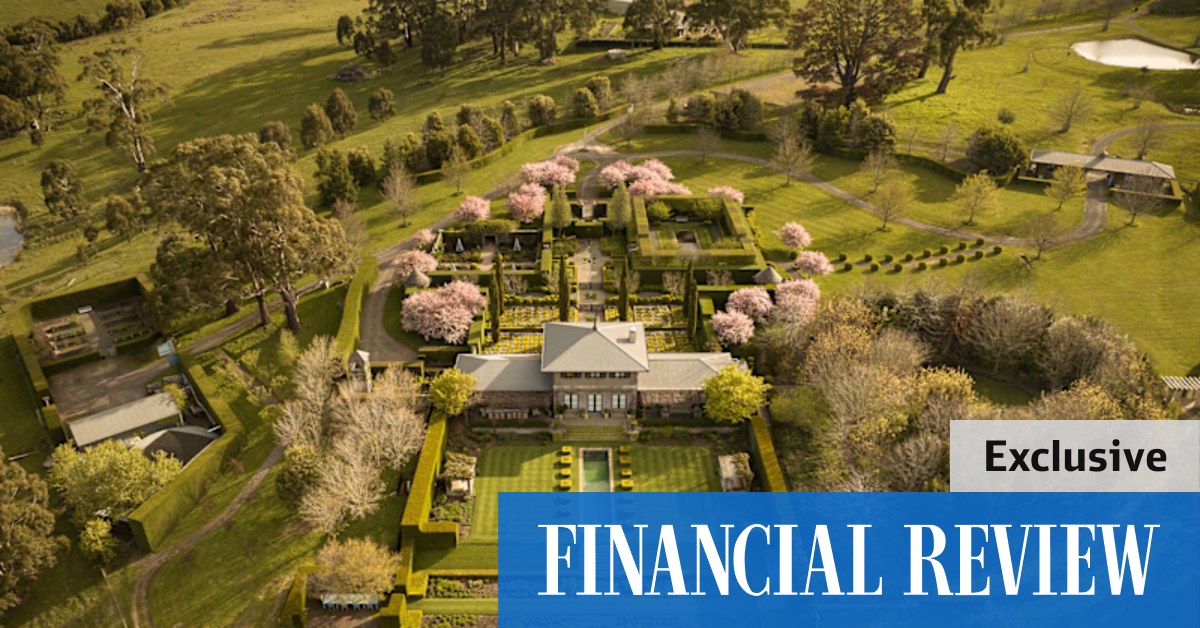 Luxury property: celebrity gardener Jamie Durie planning $70m luxury resort after buying Paul Bangay's Stonefields just outside of Melbourne - Vimarsana News