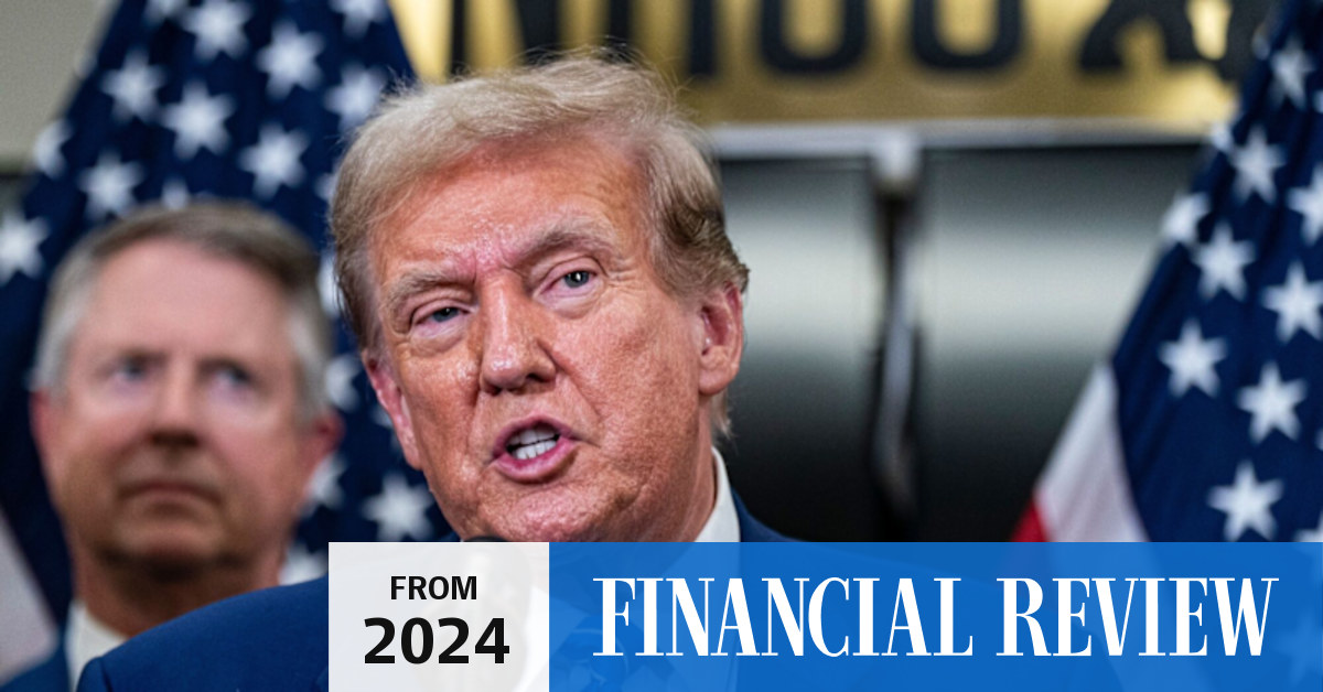Donald rump promises tax cuts in pitch to top CEOs