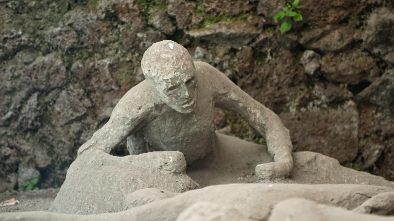 Feet chained and dressed in rags, these Pompeii residents lived in a ‘bakery-prison’