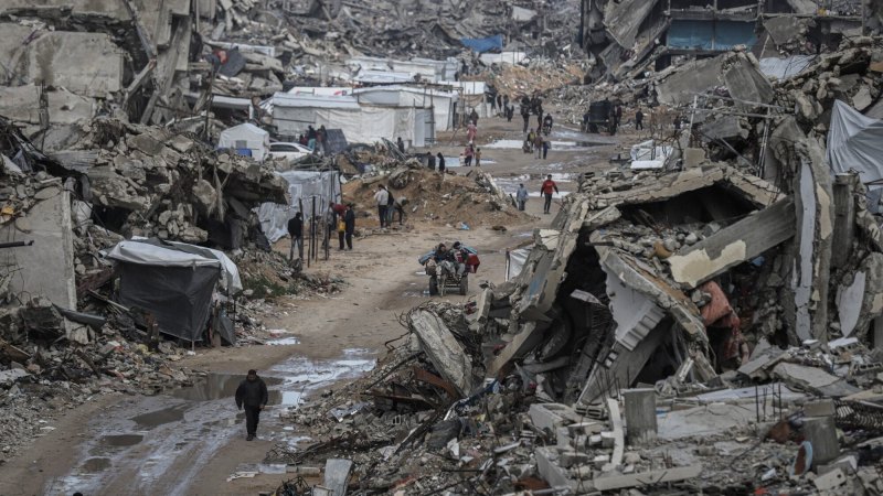Israel cuts off aid to Gaza, pressures Hamas to accept new ceasefire plan
