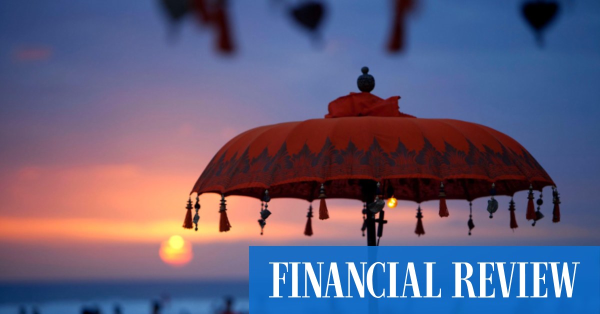 Bali sta prendendo in considerazione una tassa di soggiorno fino a $ 100 per tenere fuori le persone indesiderate mentre aumentano le deportazioni di russi