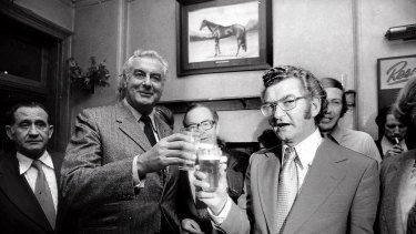 Gough Whitlam and Bob Hawke having a beer in the Trades Hall Hotel on Sussexx Street on 17 April 1974.