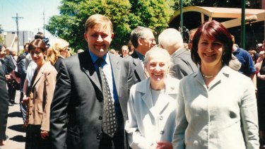 Albanese with his mother, Maryanne, and his then wife, Carmel Tebbutt, in 2001.