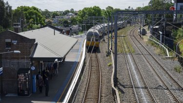 sydney trackwork commuters buses onto push dulwich platforms curved builders