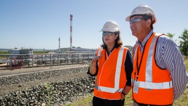 Premier Palaszczuk and Minister Anthony Lynham at the Queensland Curtis LNG plant.