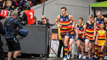 Walker leads Adelaide onto the MCG in the 2017 grand final. 
