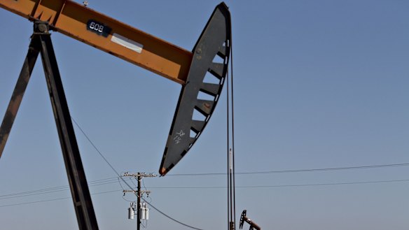 The number of US shale oil rigs in operation has plunged from nearly 1000 to less than 400.