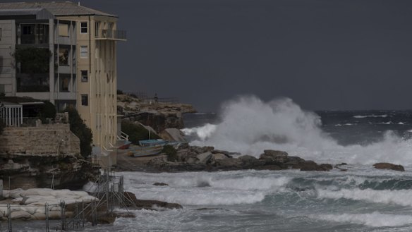 Large waves impact at Bondi as damaging southerly winds hit Sydney 