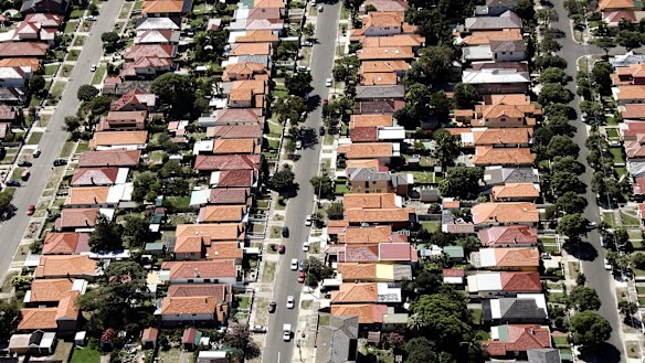 More variable mortgage interest rates fall below 2 per cent as lenders battle to entice homeowners to refinance.