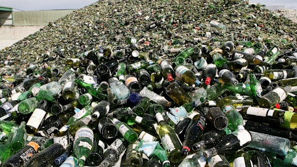 Queensland is still exporting hundreds of thousands of tonnes of waste plastic, glass and paper despite a ban on waste exports to begin at the end of 2020.