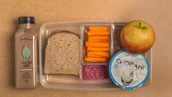 Lunches should be provided by Australian schools, argues Finnish education policy expert Pasi Sahlberg.