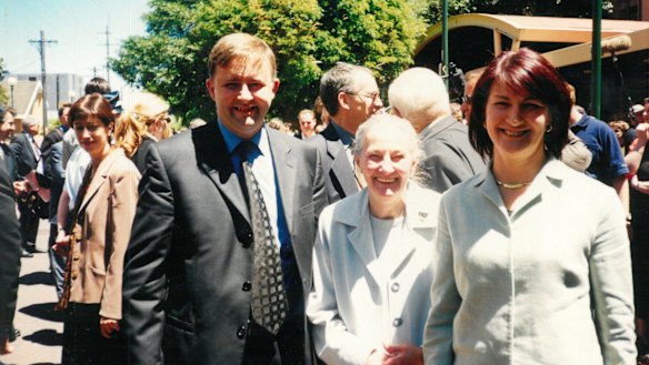 Albanese with his mother, Maryanne, and his then wife, Carmel Tebbutt, in 2001.
