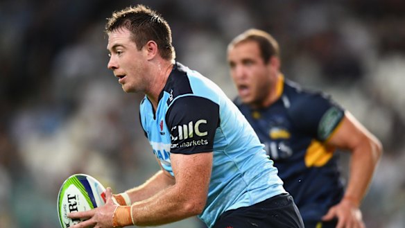 Jed Holloway runs the ball for the Waratahs in 2016.